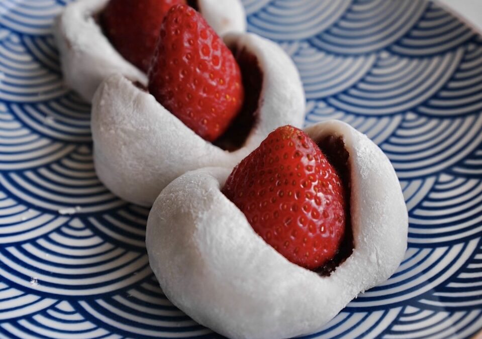 Ichigo Daifuku (いちご大福): Japanese Strawberry Mochi Recipe