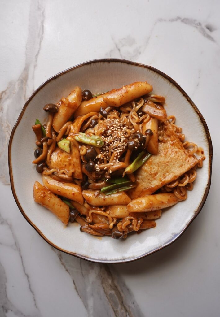 How to Make Rabokki: Spicy Ramen Tteokbokki