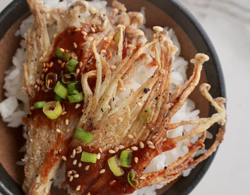 Crispy Enoki Mushrooms with Spicy Gochujang Sauce