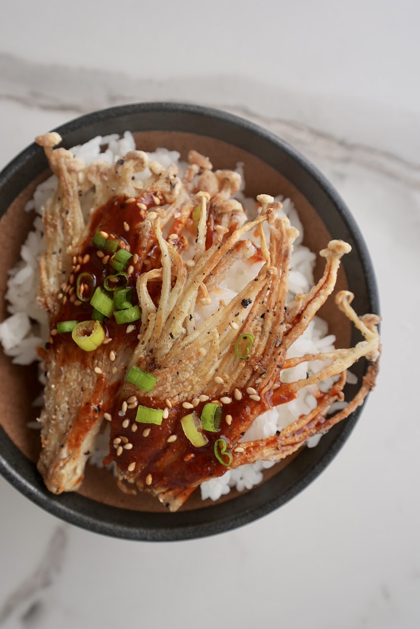 Crispy Enoki Mushrooms with Spicy Gochujang Sauce